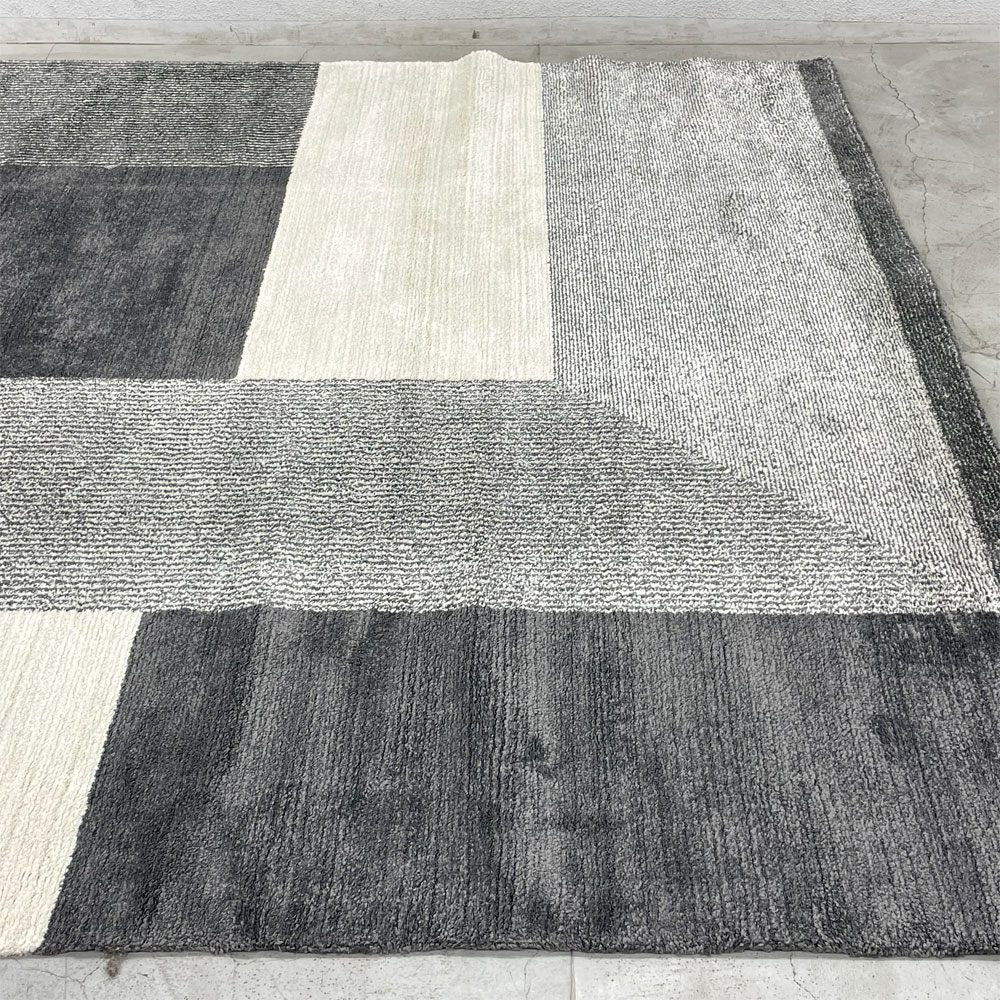 プレーヴェル Prevel ウィルトンカーペットコレクション コンラッド CONRAD ラグ 330×240cm 防炎 床暖房・ホットカーペット対応 日本製 美品 〓