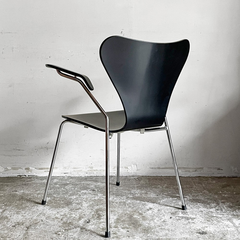 フリッツハンセン Fritz Hansen 3207 セブンチェア アームチェア ラッカー ブラック アルネヤコブセン 北欧家具 リペイント 参考価格￥146,080 - ■