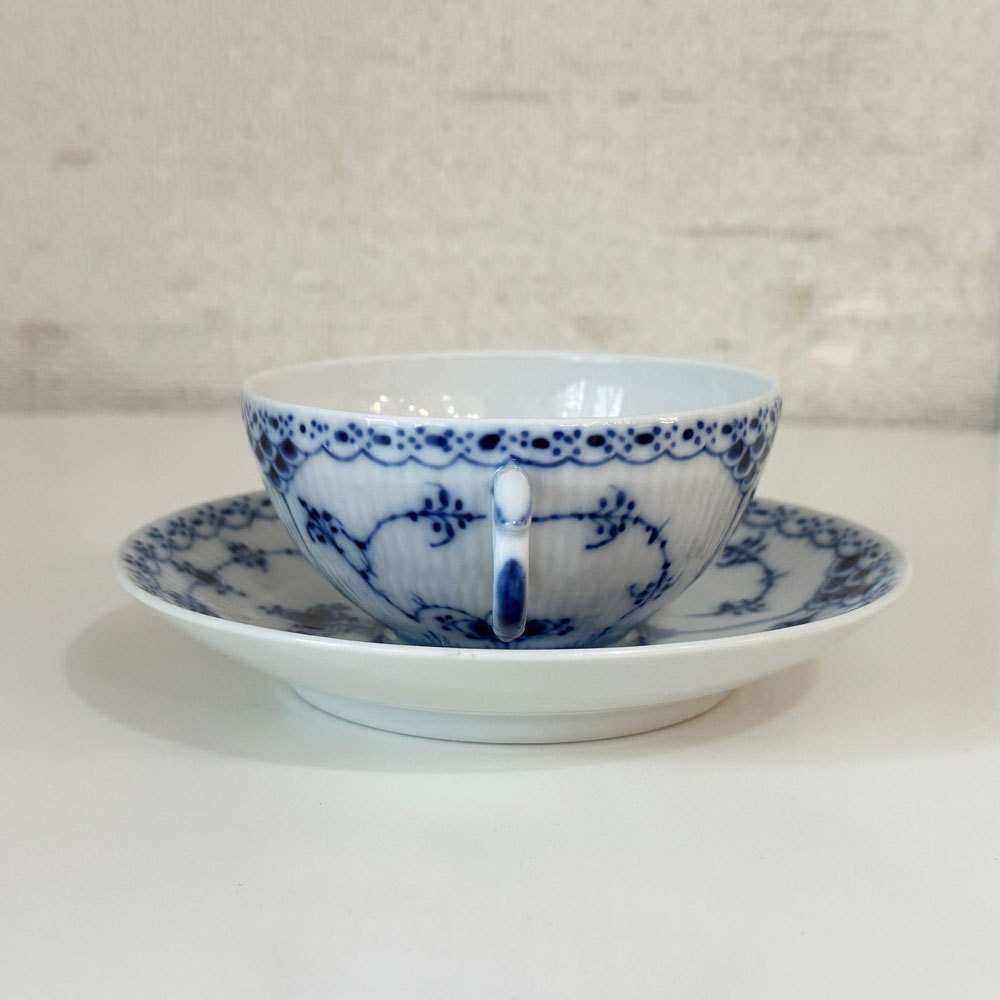 ロイヤルコペンハーゲン ROYAL COPENHAGEN ブルーフルーテッド ハーフレース ティーカップ＆ソーサー 北欧食器 Ｄ ◎