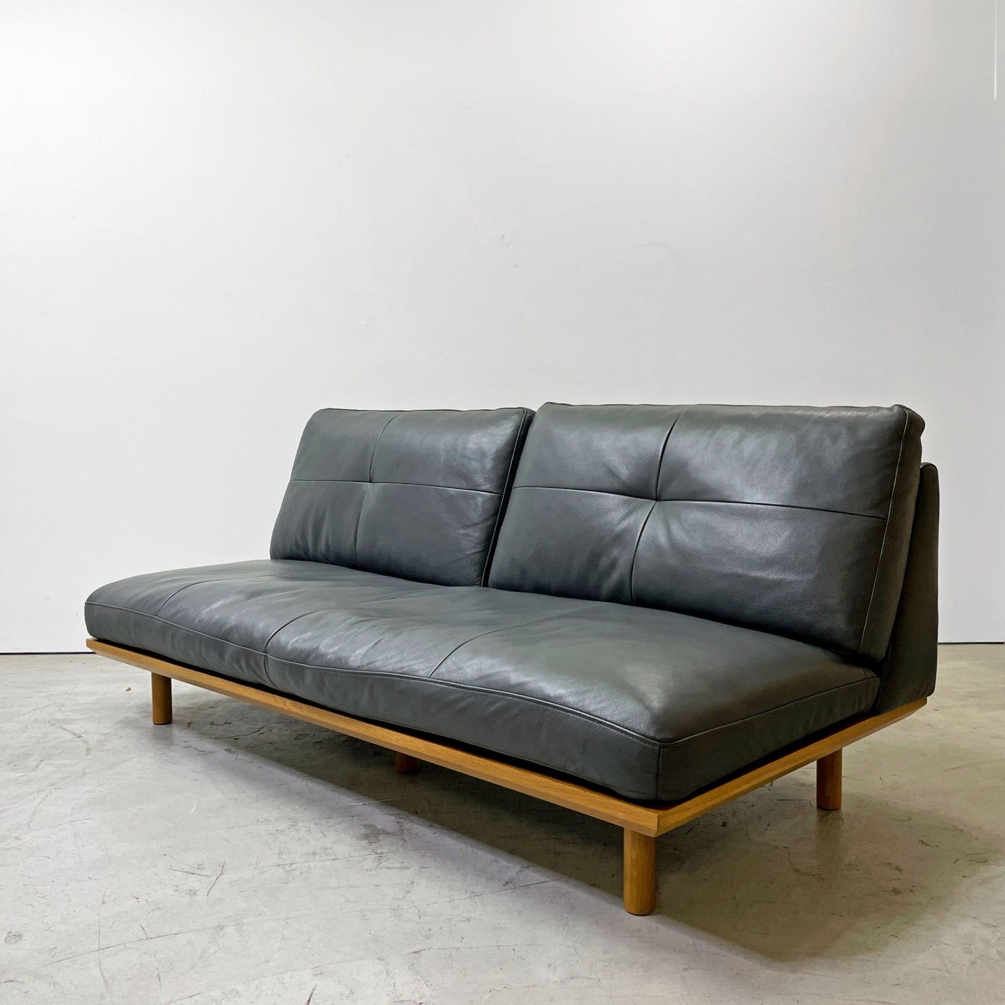 アクタス ACTUS ファイブ・バイ・ファイブ five by five フラッド FLAD 2.5シーターソファ オーク材 O-7300 グレー W180cm 牛革 定価￥272,800- ●