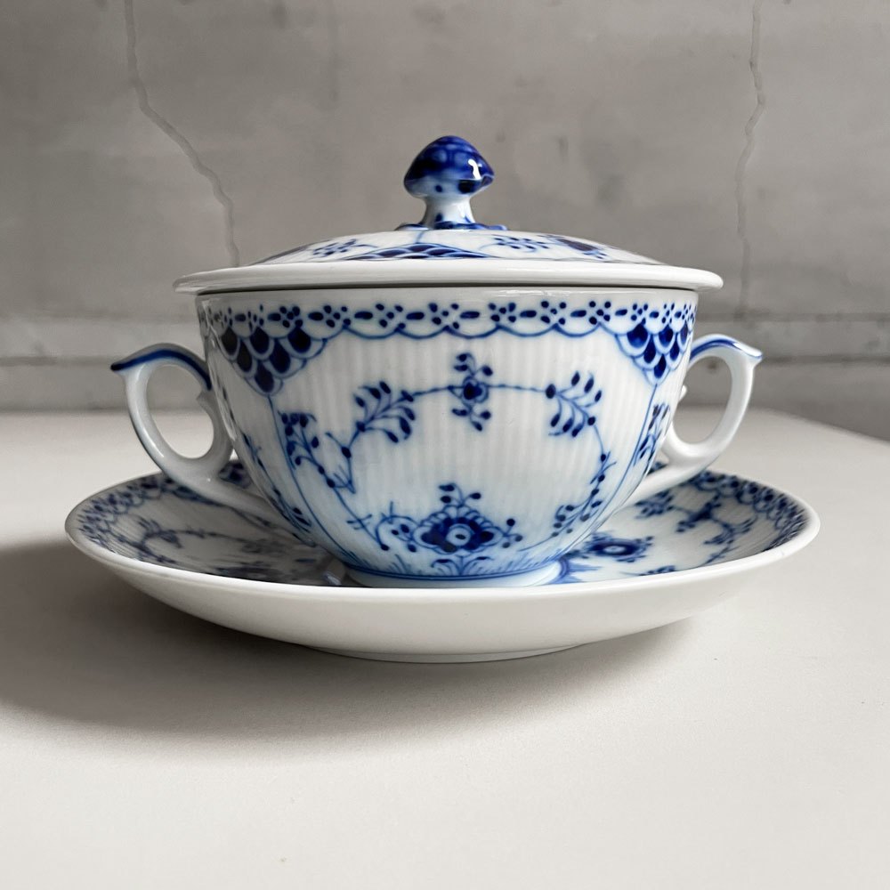 ロイヤルコペンハーゲン ROYAL COPENHAGEN ブルーフルーテッド ハーフレース スープカップ&ソーサー 陶器 北欧食器 廃番 箱付き 未使用 C ♪