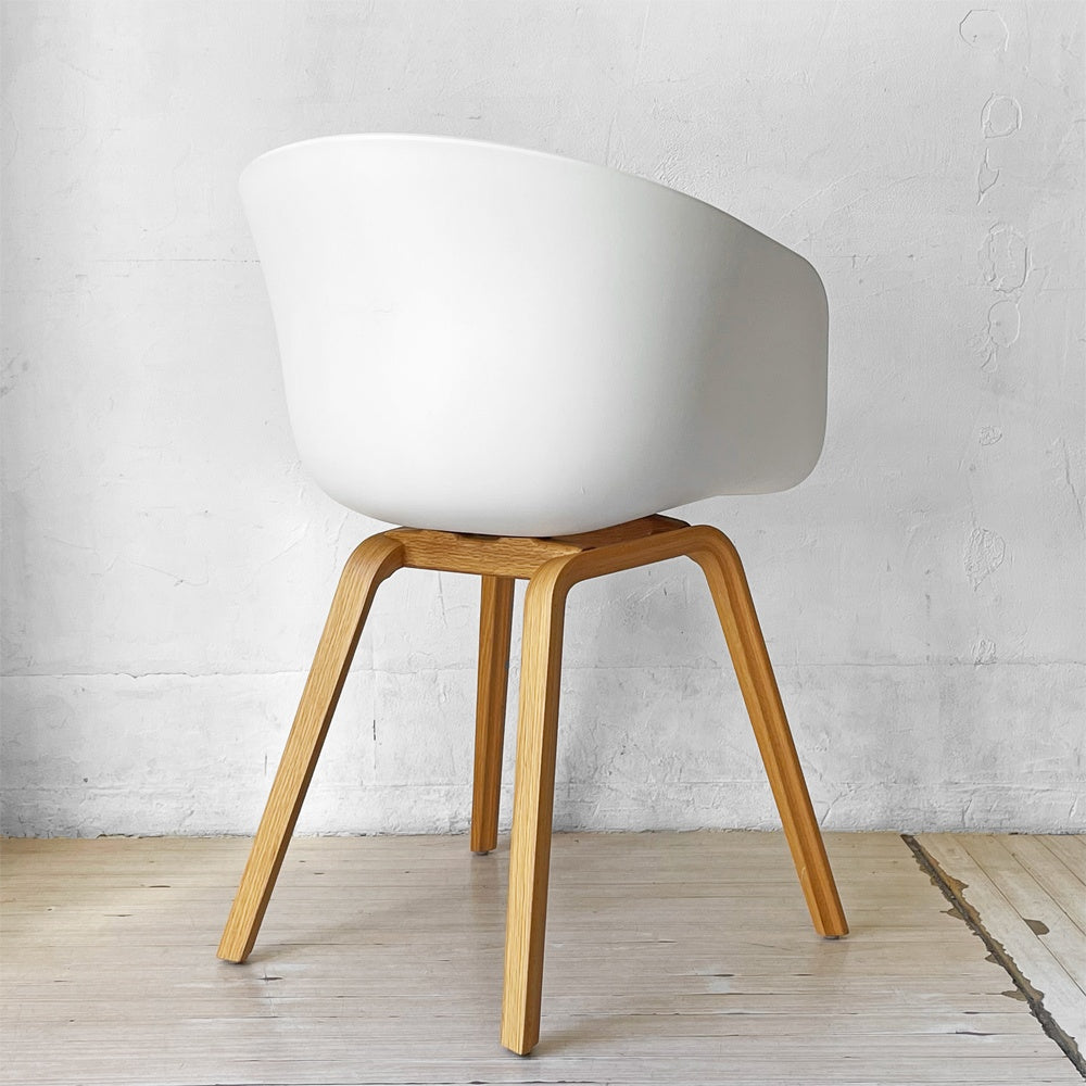 ヘイ HAY アバウト ア チェア ABOUT A CHAIR AAC22 アームチェア ダイニングチェア ホワイト 専用シートクッション付き 北欧モダン デンマーク 定価￥66,550- ★