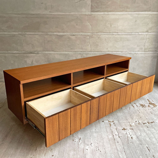 ウニコ unico ストラーダ STRADA AVボード テレビボード ニレ材×ステンレス 3ドロワー ローボード TVキャビネット 廃番 ♪