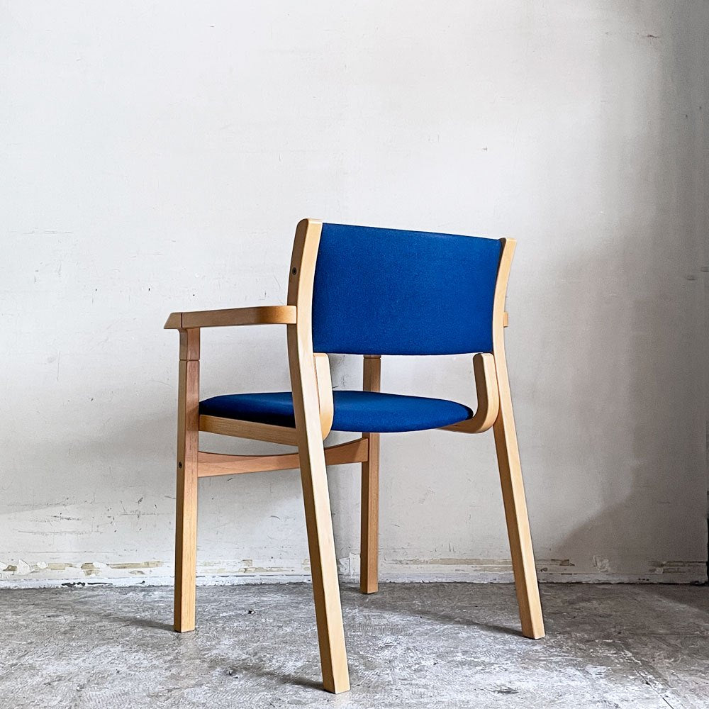 北欧デザイン ビーチ材 アームチェア スタッキング プライウッド ファブリック ブルー A ■