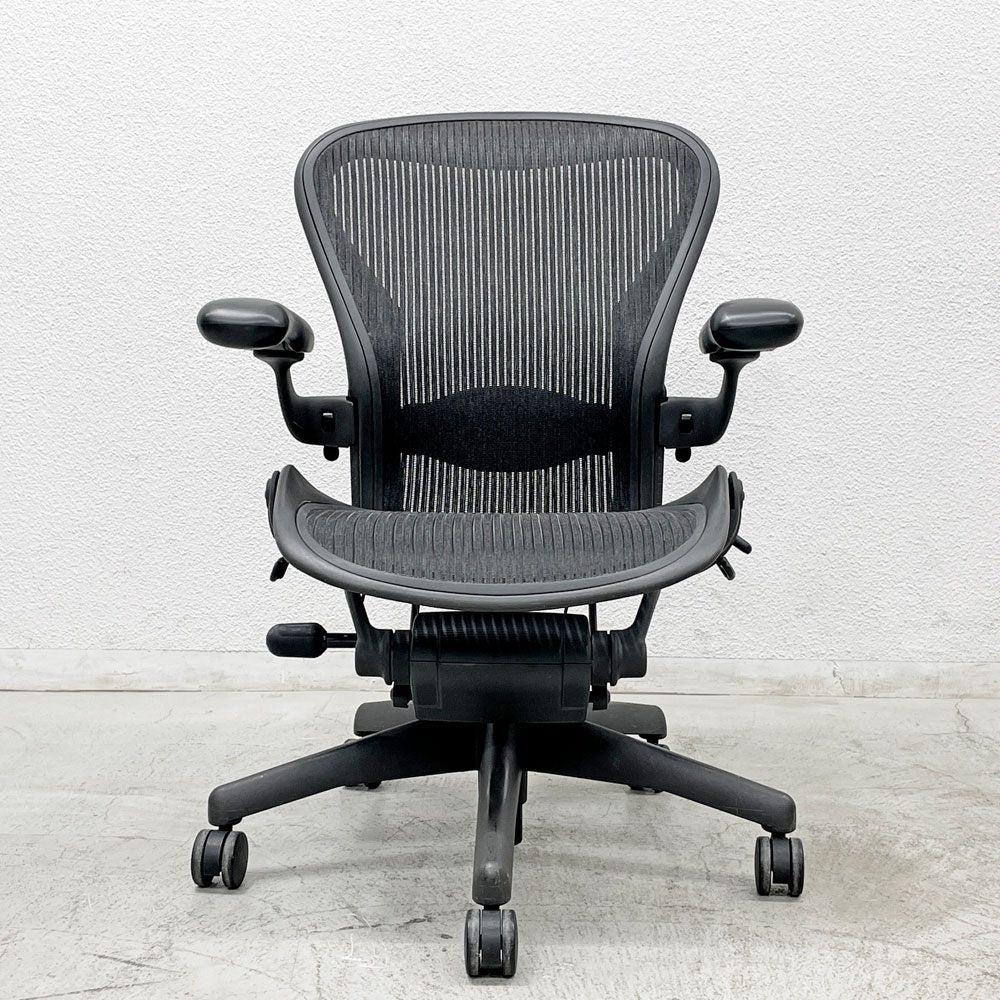 ハーマンミラー Herman Miller アーロンチェア Bサイズ ランバーサポート フル装備 グラファイトベース ビル・スタンフ ＆ ドン・チャドウィック 〓
