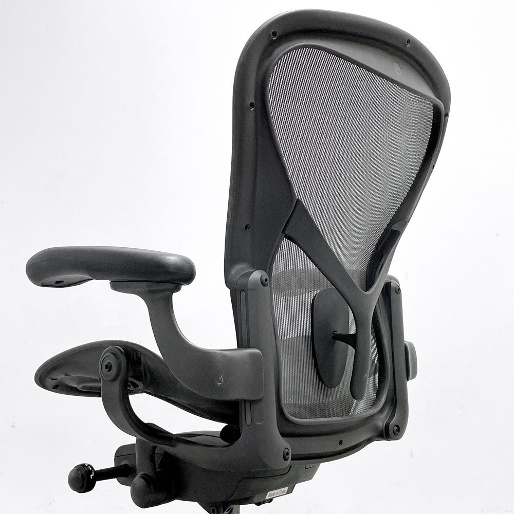 ハーマンミラー Herman Miller アーロンチェア デスクチェア リマスタード ライト Bサイズ グラファイトベース ビル・スタンフ ＆ ドン・チャドウィック ポスチャーフィット B ●
