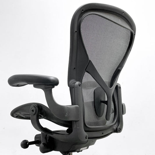 ハーマンミラー Herman Miller アーロンチェア デスクチェア リマスタード ライト Bサイズ グラファイトベース ビル・スタンフ ＆ ドン・チャドウィック ポスチャーフィット B ●