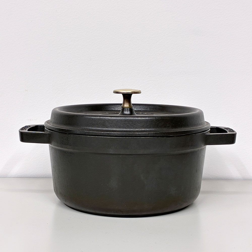 ストウブ STAUB ピコ ココット ラウンド 両手鍋 ブラック 22cm 鋳物 キャセロール ガス オーブン IH対応 フランス ◎