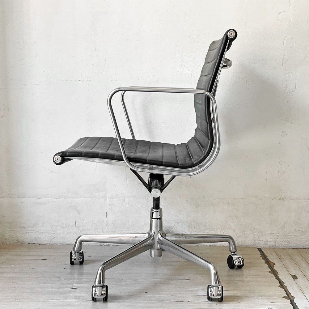 ハーマンミラー Herman Miller アルミナムグループ マネジメントチェア 本革 5本脚 C&Rイームズ ミッドセンチュリー 定価￥400,400- ★