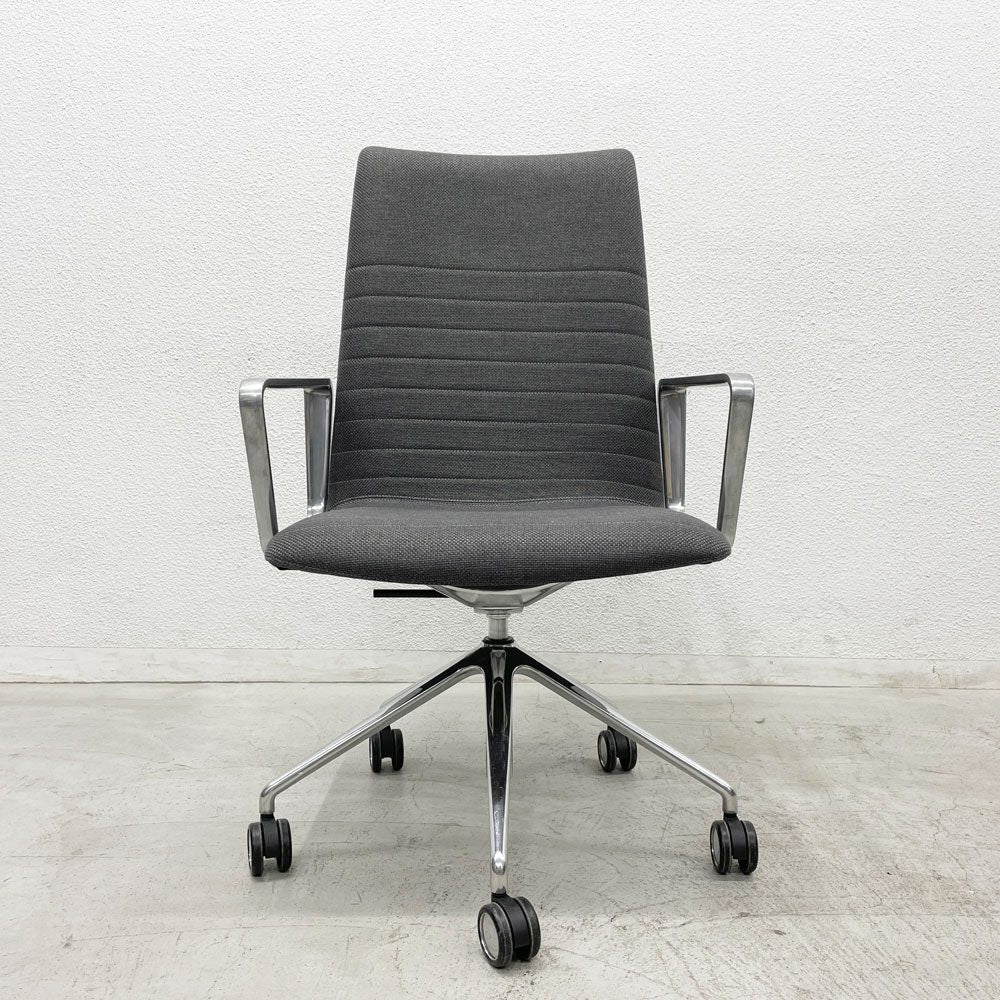 アンドリューワールド Andreu World フレックス エグゼクティブ Flex Executive インターミディエイトバック アームチェア デスクチェア アルミ キャスターベース ガス圧昇降 参考価格 ¥295,460- B 〓