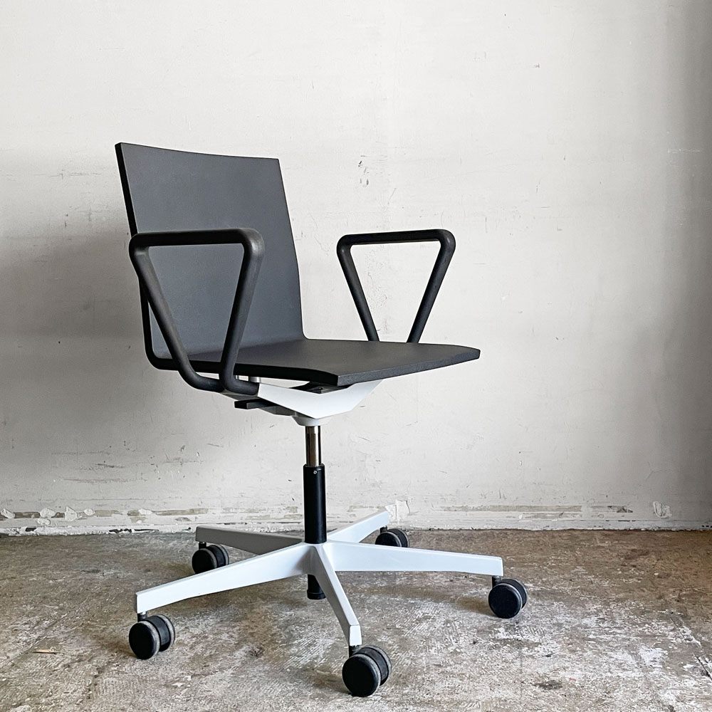 ヴィトラ vitra ゼロフォー .04 スタジオチェア オフィスチェア アームレスト付 ブラック マールテン・ヴァン・セーヴェレン Maarten Van Severen 定価￥202,400- ■