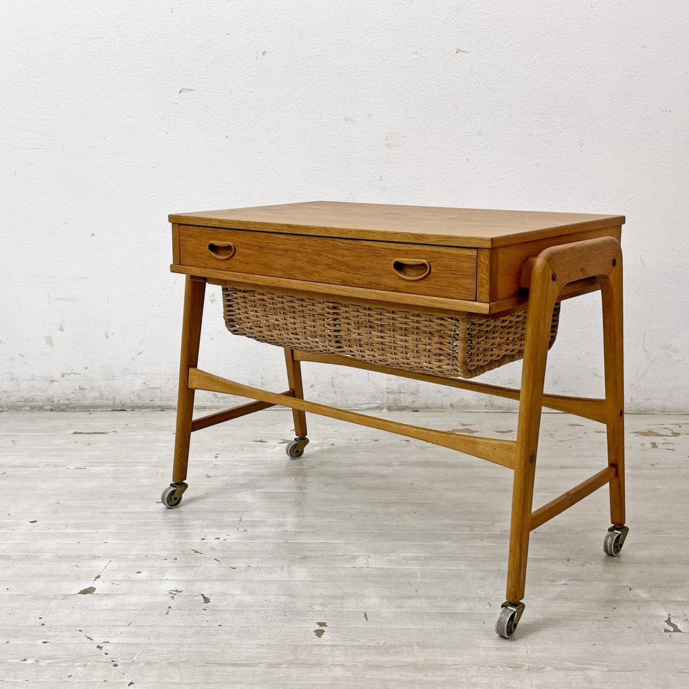 デンマークビンテージ Danish Vintage ソーイングテーブル サイドテーブル オーク材ラタンバスケット キャスター付き 北欧家具 ●