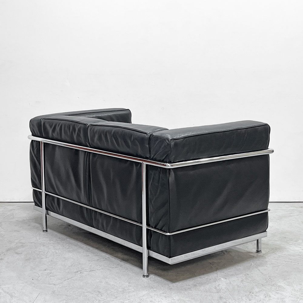 カッシーナ Cassina LC2 ソファ 2シーター ポリエステルパッディング仕様 クローム  ル・コルビジェ ピエール・ジャンヌレ シャルロット・ペリアン MoMA 名作 ●