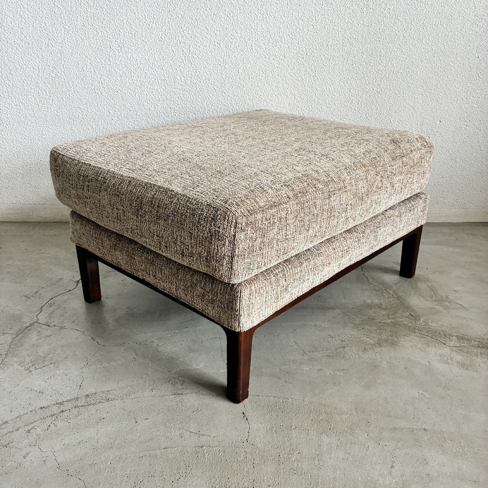 j.s.F ジャーナルスタンダードファニチャー journal standard Furniture ジェーエフケー JFK 2p ソファ W1700 + 別売 オットマン スツール 付き USビンテージスタイル ミッドセンチュリーモダンテイスト 二人掛け 合計参考価格235,400円の品 A 〓