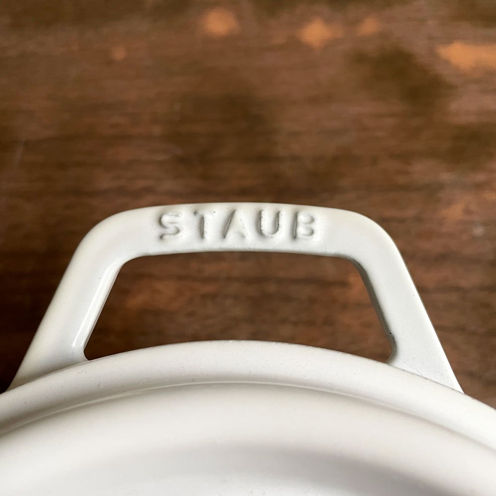 ストウブ STAUB ピコ ココット ラウンド 両手鍋 ホワイト 16cm 鋳物 キャセロール ガス オーブン IH対応 フランス ♪
