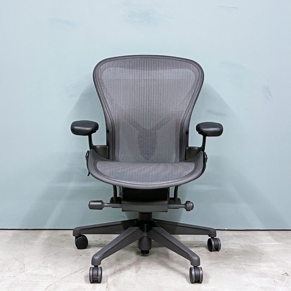 ハーマンミラー Herman Miller アーロンチェア デスクチェア リマスタード ライト Bサイズ グラファイトベース ビル・スタンフ ＆ ドン・チャドウィック ポスチャーフィット ◎