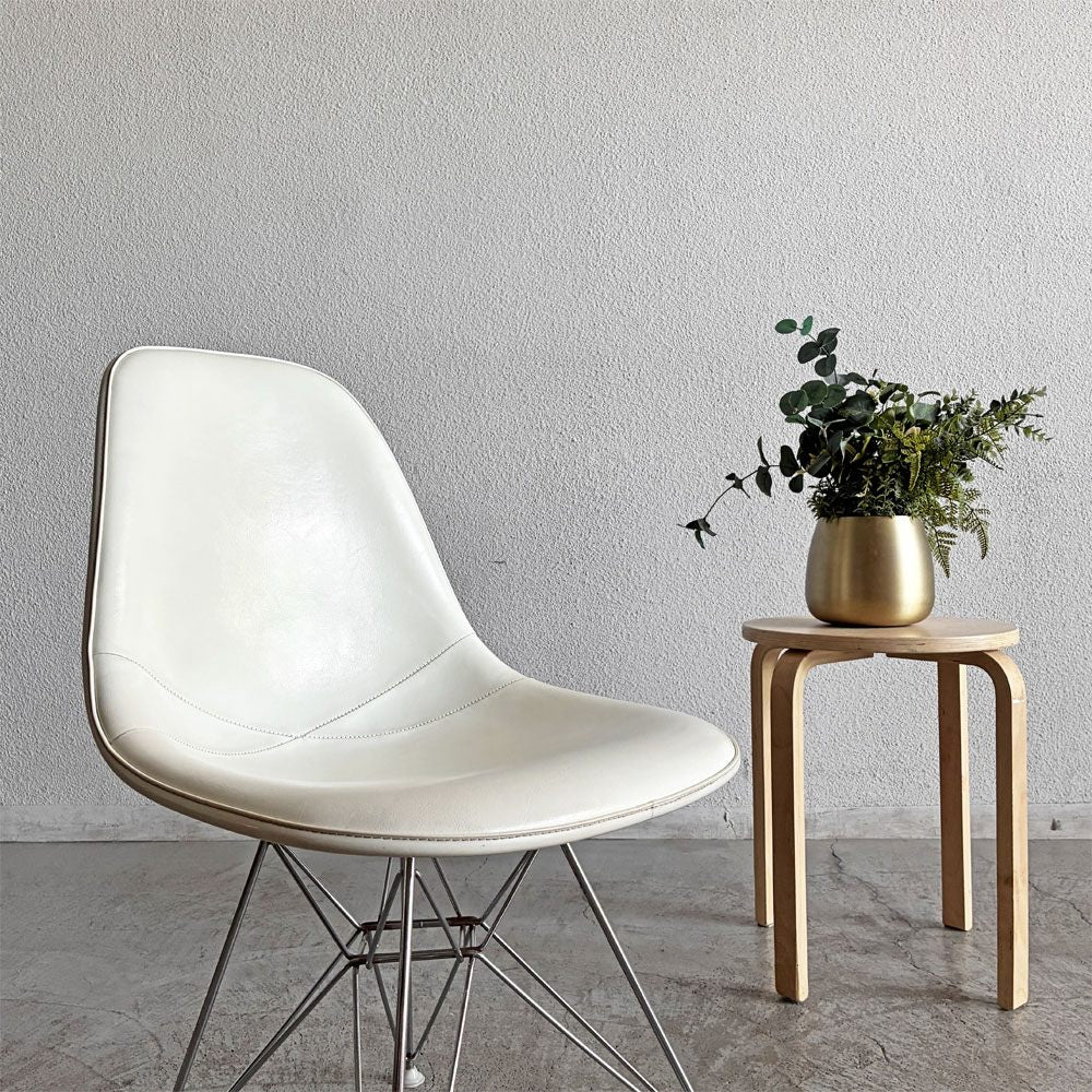 ハーマンミラー Herman Miller サイドシェルチェア FRP製 3rdビンテージ パーチメントシェル PVCレザー ホワイト系 エッフェルベース ロータイプ C&R イームズ ミッドセンチュリー 〓