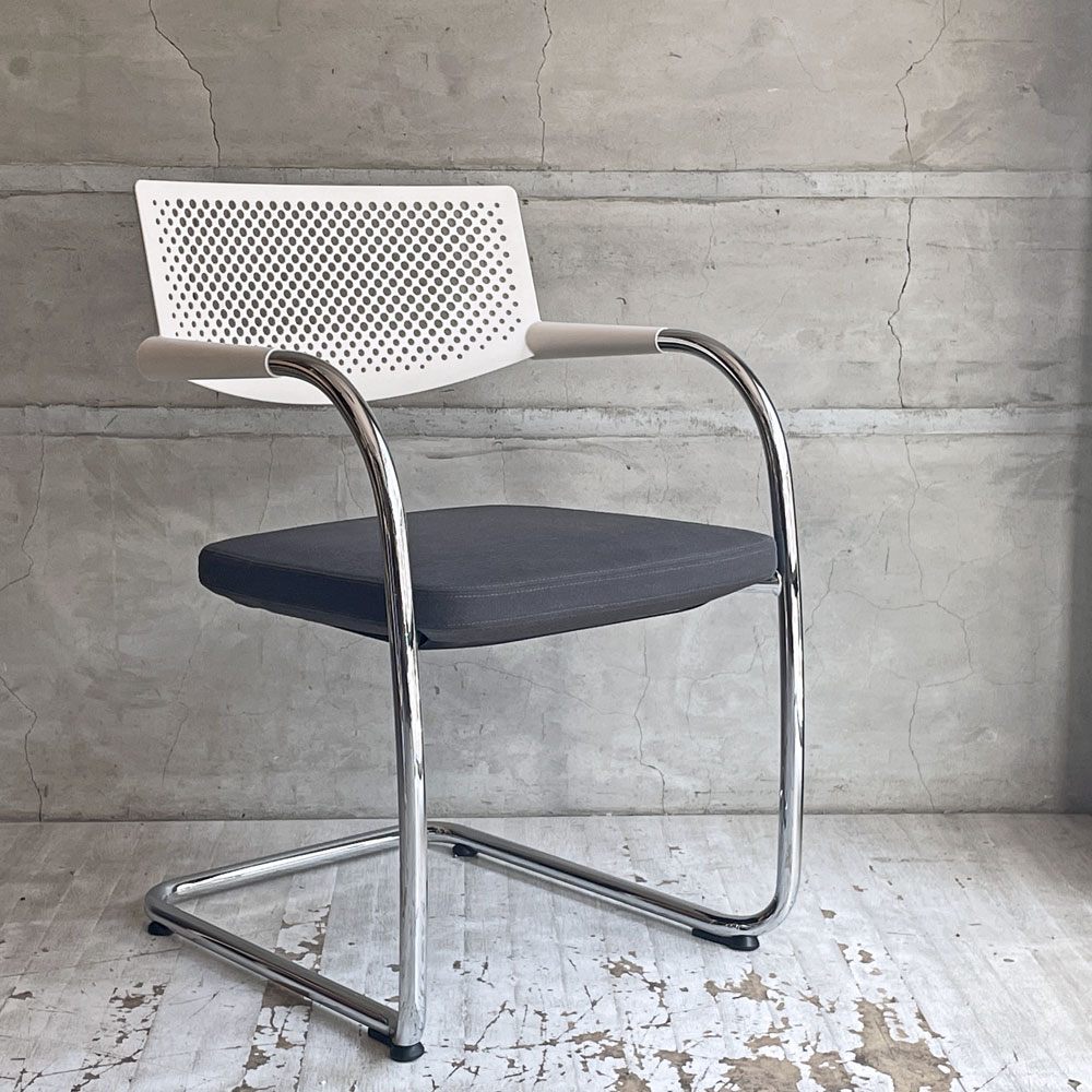 ヴィトラ vitra ビザビ2 Visavis2 アームチェア デスクチェア ホワイト/グレー カンティレバー スタッキング可能 アントニオ・チッテリオ B ♪