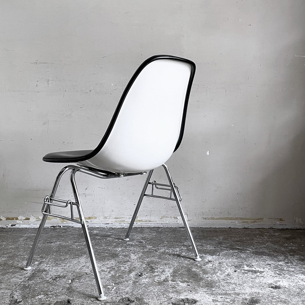 ハーマンミラー Herman Miller サイドシェルチェア FRP製 アプホルスター PVCレザー ダークグレー スタッキングベース ダークグレー C&R イームズ ビンテージ ミッドセンチュリー ■