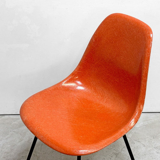 ハーマンミラー Herman Miller サイドシェルチェア ダイニングチェア 2nd FRP Hベース オレンジ系カラー イームズ ビンテージ ミッドセンチュリー ●