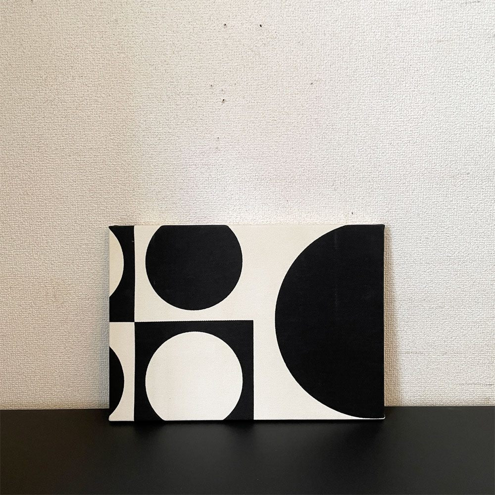 イノベーション INNOVATION ジオメトリ Geometri ファブリックパネル ホワイト＆ブラック 36.5×26cm ヴェルナー・パントン Verner Panton スペースエイジ A ◎