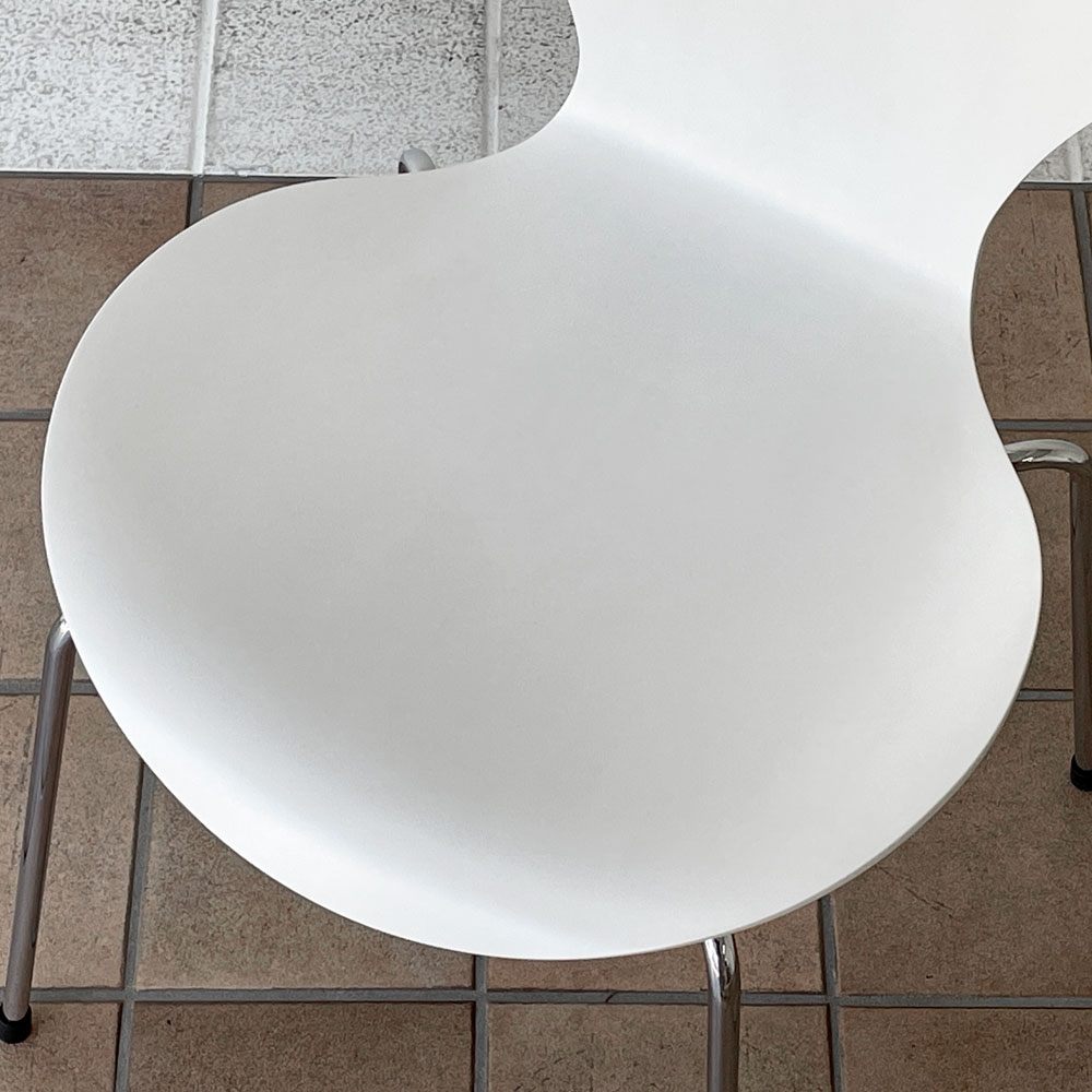フリッツハンセン Fritz Hansen 3107 セブンチェア ラッカー仕上げ ホワイト スタッキング アルネ・ヤコブセン デンマーク 北欧家具 A ◇