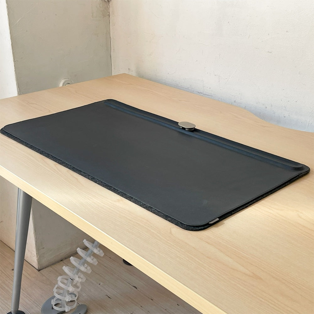 オービットキー Orbitkey マグネットケーブルホルダー＆2層デスクマット Mサイズ Desk Mat ヴィーガンPUレザー ★