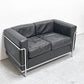 カッシーナ Cassina LC2 ソファ 2シーター ポリエステルパッディング仕様 クローム  ル・コルビジェ ピエール・ジャンヌレ シャルロット・ペリアン MoMA 名作 ●