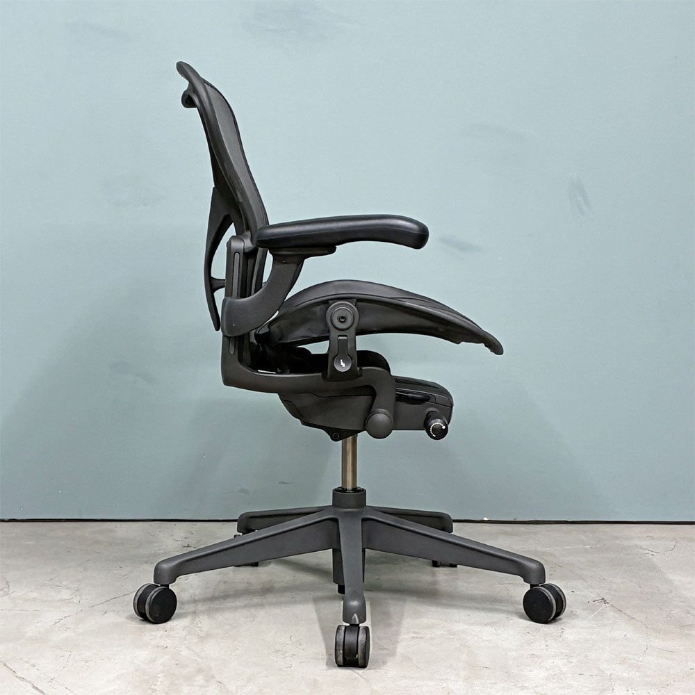 ハーマンミラー Herman Miller アーロンチェア デスクチェア リマスタード ライト Aサイズ グラファイトベース ビル・スタンフ ＆ ドン・チャドウィック ポスチャーフィット ◎