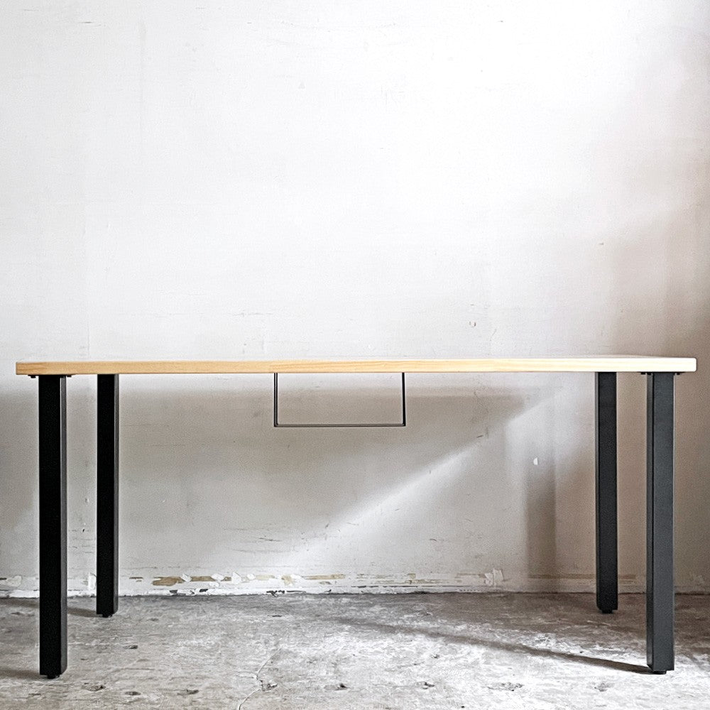 かなでもの KANADEMONO ザ・テーブル THE TABLE デスク ラバーウッド無垢材 W150xD70cm スチール スクエアバーレッグ シンプルトレイ付き ブラック A ■