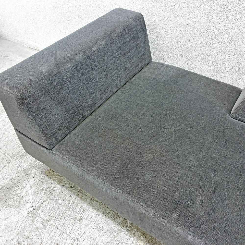 フランネルソファ FLANNEL SOFA ピヴォ PIVO ONE ARM SOFA 片アームソファ  2.5人掛け ファブリック グレー系 モダンデザイン 〓
