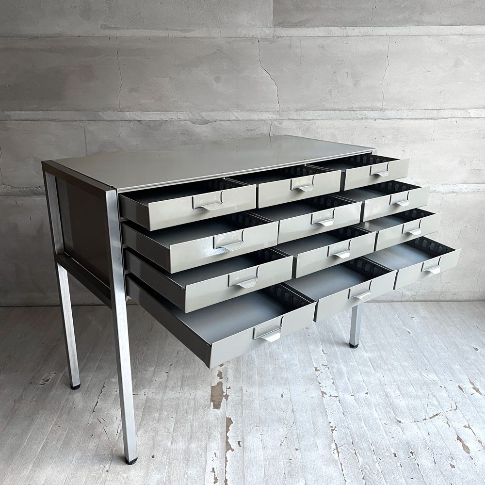 リオン LYON スチールキャビネット 12ドロワー ファイリングキャビネット 脚付き ツールボックス コンソールチェスト アジャスター グレー系カラー インダストリアル 店舗什器 ♪