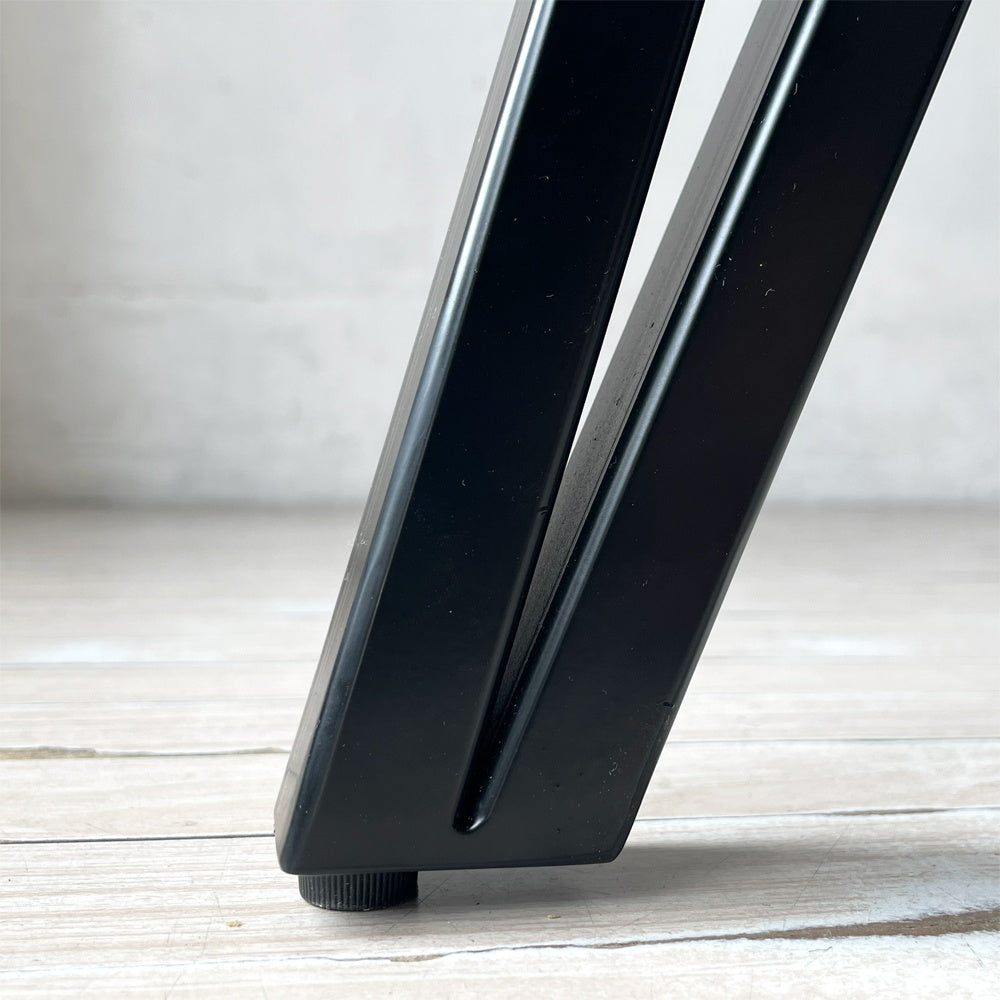 かなでもの KANADEMONO ザ・カフェテーブル THE CAFE TABLE Black Steel 4pin ラウンド Φ80cm ラバーウッド天板 ★