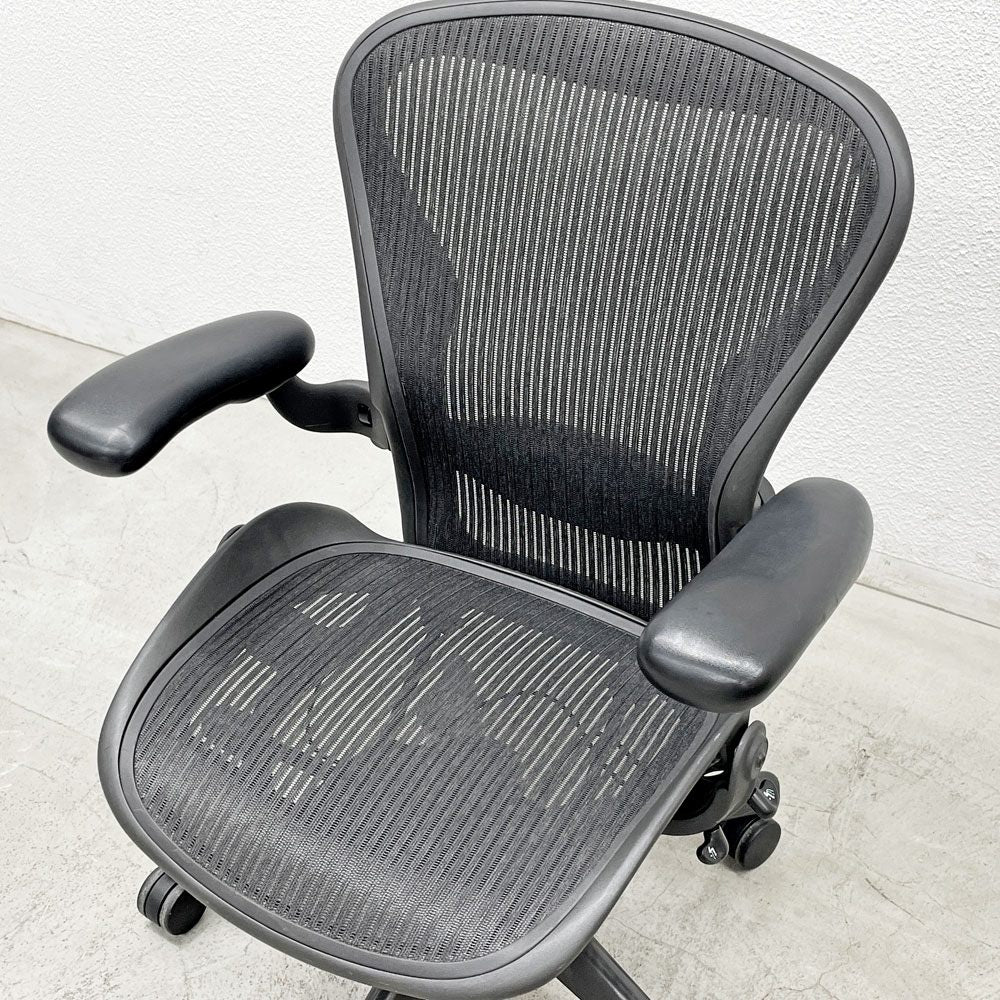 ハーマンミラー Herman Miller アーロンチェア Bサイズ ランバーサポート フル装備 グラファイトベース ビル・スタンフ ＆ ドン・チャドウィック 〓