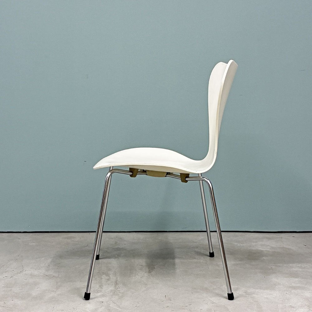 フリッツハンセン Fritz Hansen 3107 セブンチェア ラッカー ホワイト スタッキング アルネ・ヤコブセン デンマーク 北欧家具 ◎