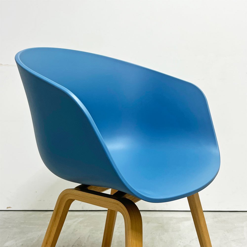 ヘイ HAY アバウト ア チェア ABOUT A CHAIR AAC22 アームチェア ダイニングチェア アズールブルー 木製脚 ヒー・ウェリング 北欧モダン デンマーク 定価￥59,400- ●