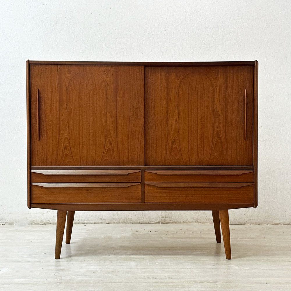 北欧ビンテージ Scandinabian Vintage チーク材 キャビネット サイドボード 抽斗4杯 スライド扉 店舗什器 北欧家具 ●