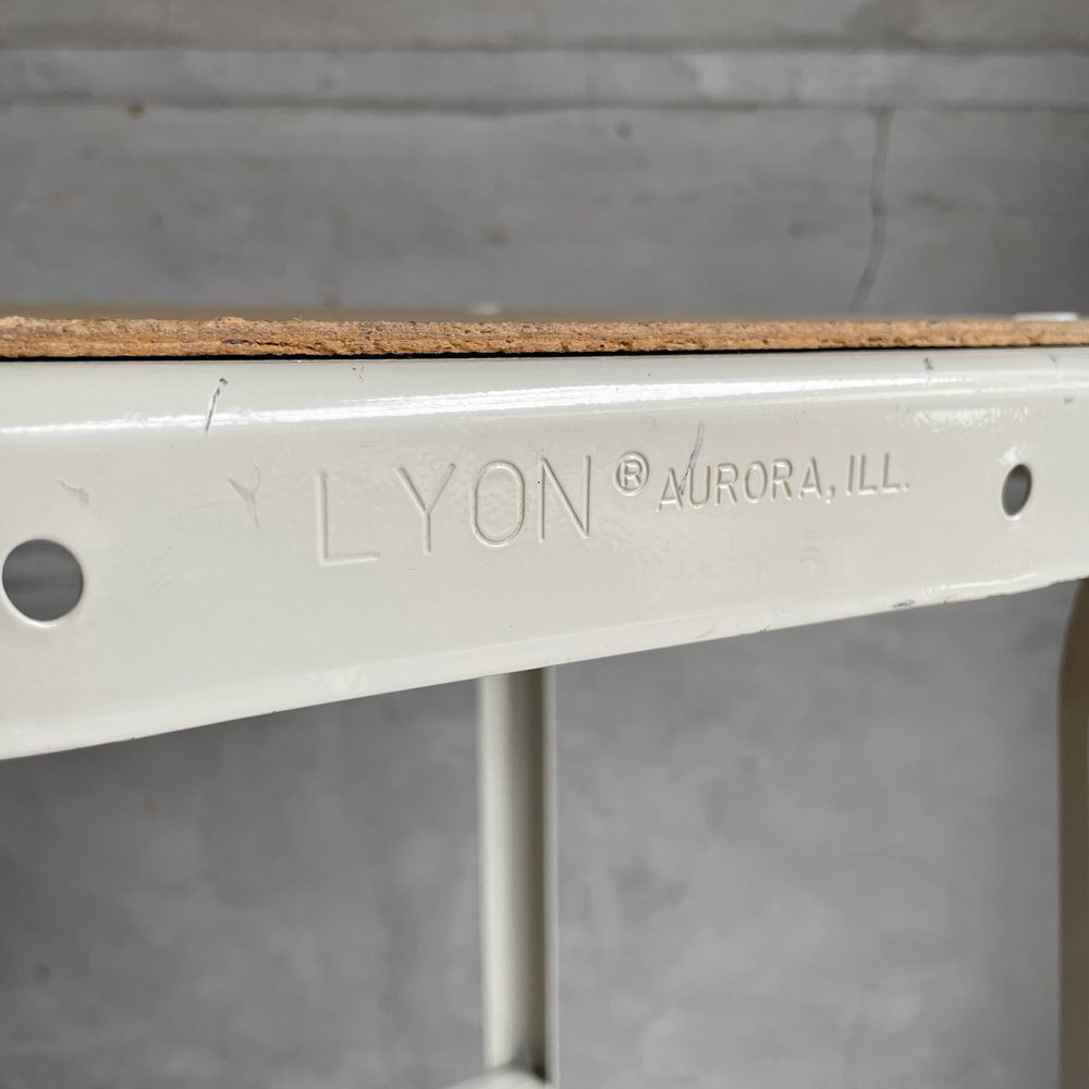 リオン LYON ファクトリー スツール FACTORY STOOL Lサイズ Putty White プレスウッドシート P.F.S取り扱い A ♪