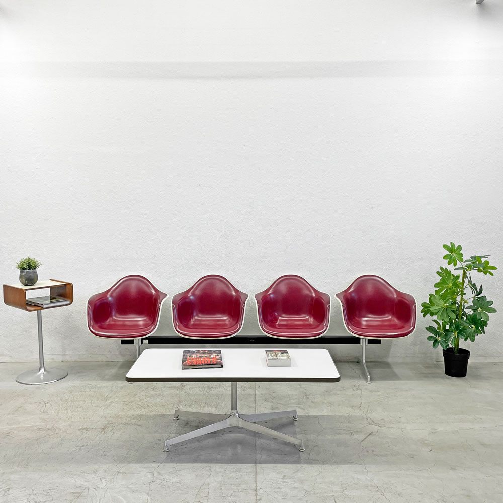 ハーマンミラー Herman Miller ビンテージ エアポートベンチ タンデムシート 4連 アームシェル 2nd PVCレザー イームズ 希少 〓