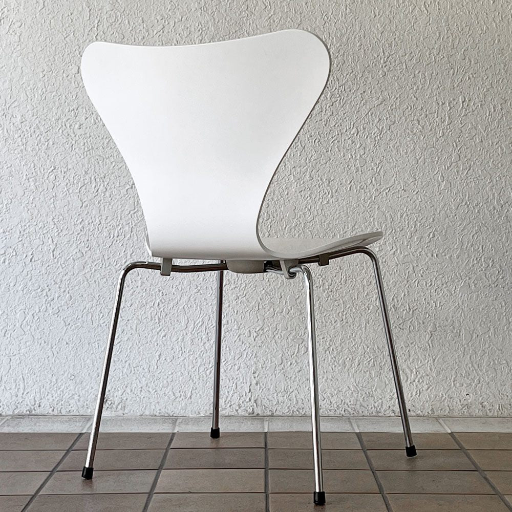 フリッツハンセン Fritz Hansen 3107 セブンチェア ラッカー仕上げ ホワイト スタッキング アルネ・ヤコブセン デンマーク 北欧家具 A ◇