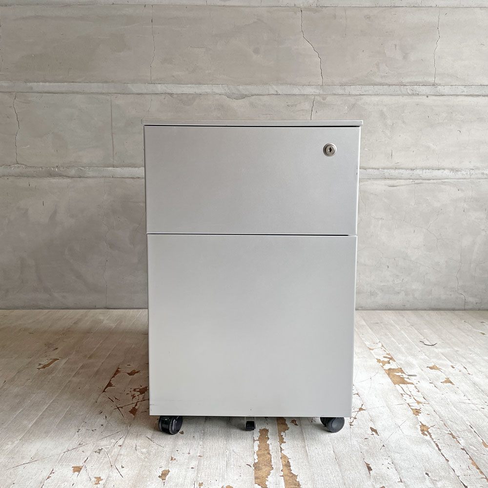 カッシーナ Cassina ixc. AFドロワー AF DRAWER デスクキャビネット ワゴン 鍵付き トレー付属 キャスターロック機能付き イタリア ミニマルデザイン A ♪