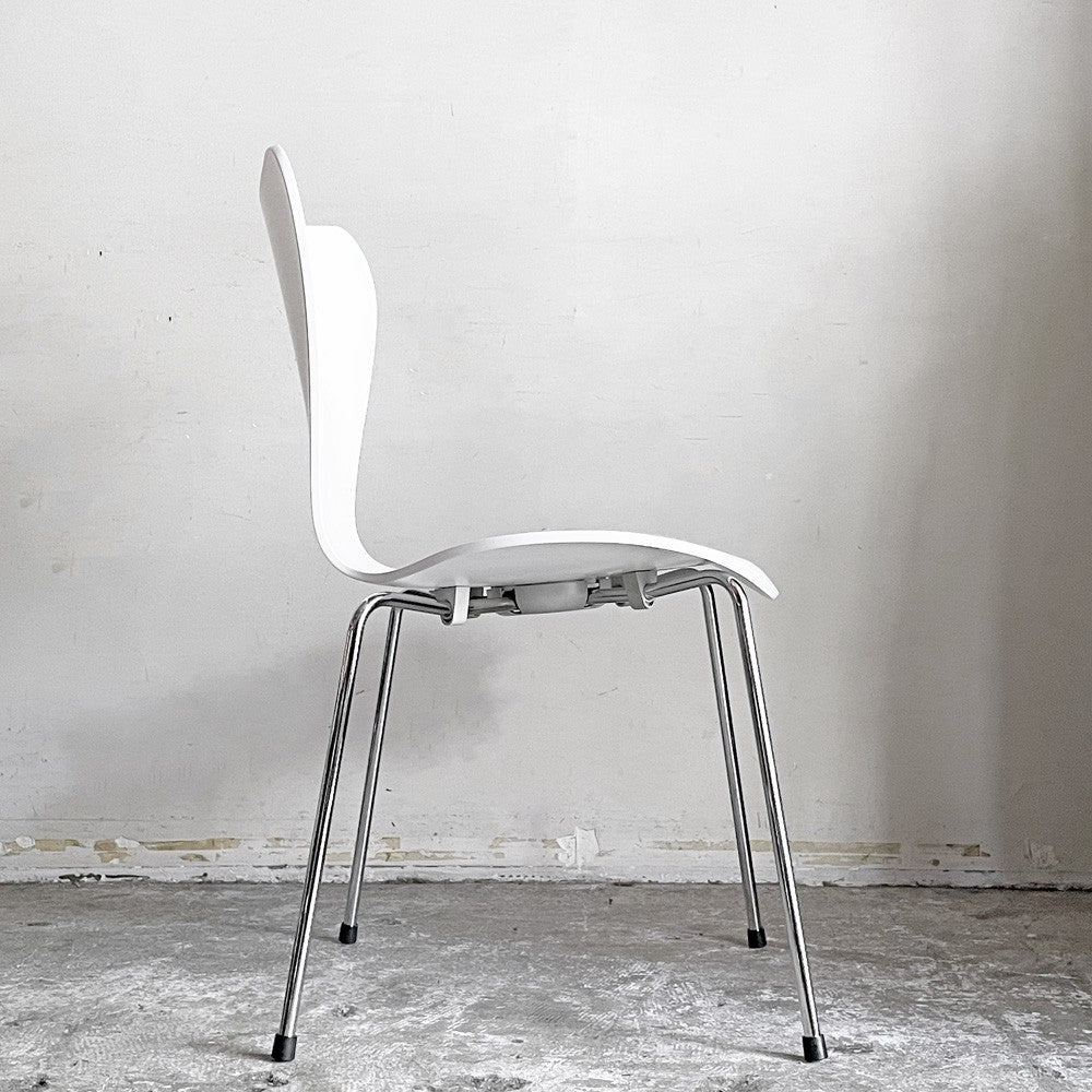 フリッツハンセン Fritz Hansen 3107 セブンチェア ホワイト ラッカー仕上げ スタッキング アルネ・ヤコブセン Arne Jacobsen デンマーク 北欧家具 A ■