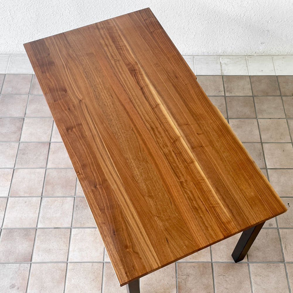かなでもの KANADEMONO ザ・テーブル THE TABLE デスク W140xD74.5cm ウォールナット スクエアバー脚 配線孔オプション スリット ◇