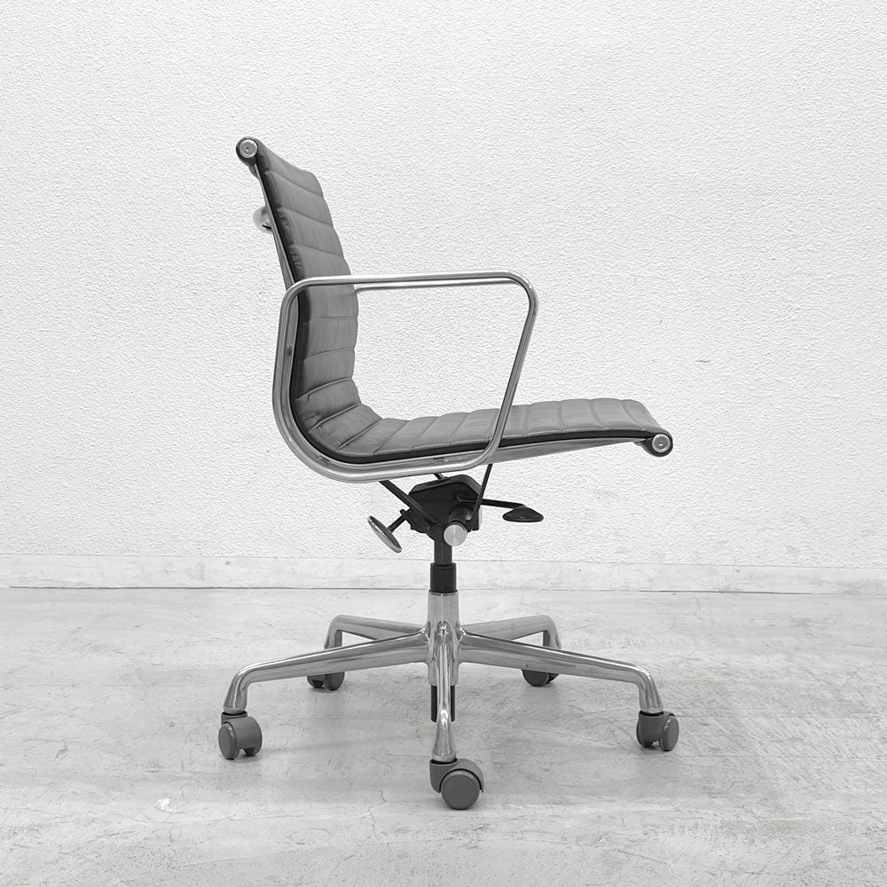 ハーマンミラー Herman Miller イームズアルミナムグループチェア マネージメントチェア アルミバフベース ガス圧昇降仕様 5本脚 キャスタータイプ 本革 イームズ 〓