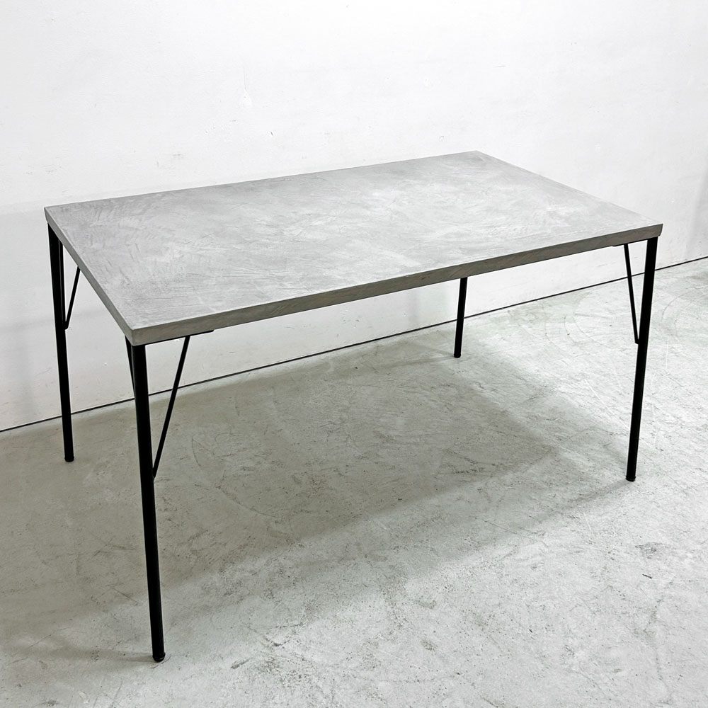 オーダーファニチャー Custom made furniture モルタル塗料天板 x 鉄脚 ダイニングテーブル W120cm インダストリアル モダンデザイン ●