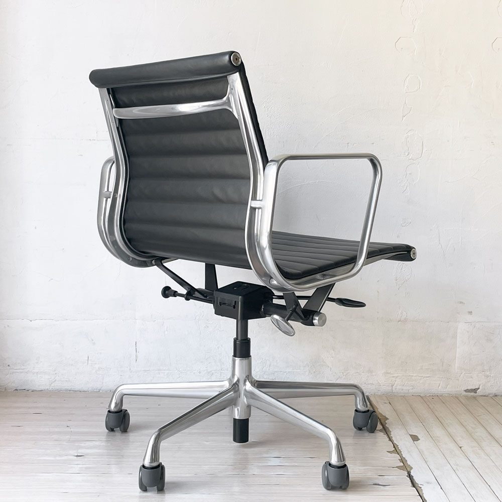 ハーマンミラー Herman Miller アルミナムグループ マネジメントチェア 本革 5本脚 C&Rイームズ ミッドセンチュリー ガス圧昇降 リクライニング ★