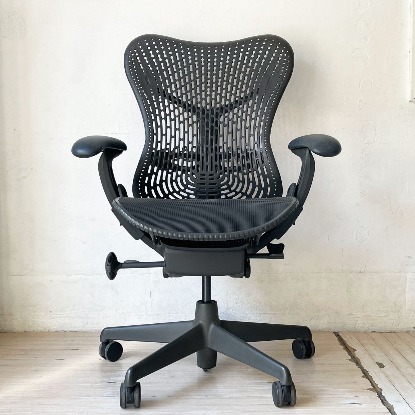 ハーマンミラー Herman Miller ミラチェア Mirra デスクチェア グラファイトベース グラファイトフレーム B ★