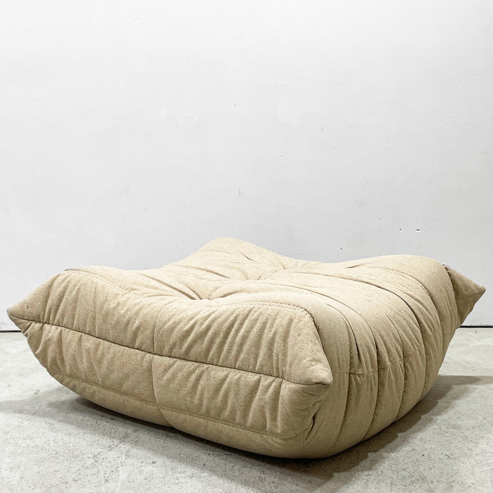 リーンロゼ ligne roset トーゴ TOGO 2シーター ソファ ＆ パフ 2点セット 50周年記念モデル DENDEN カタツムリ ファブリック ベージュ系カラー ●