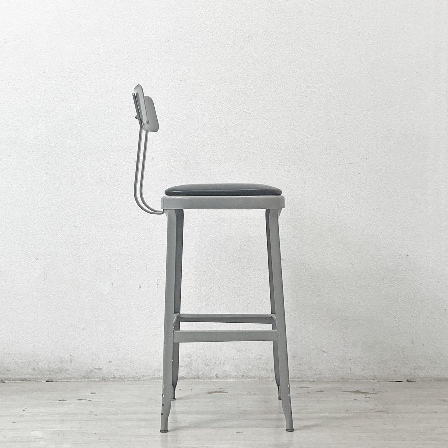リオン LYON ファクトリー チェア FACTORY CHAIR カウンターチェア グレー バックレスト クッション PVCレザー 座面高69cm パシフィックファニチャーサービス P.F.S取り扱い D ●