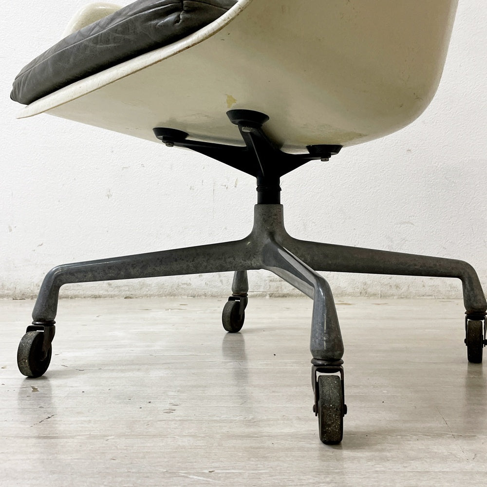 ハーマンミラー Herman Miller アームシェルチェア 2ndビンテージ FRP製 ルーズクッション セグメンテッドベース イームズ ミッドセンチュリー 希少 ●